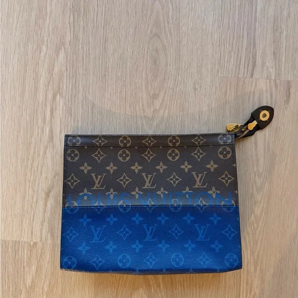 Louis Vuitton Limited Edition Pochette Voyage MM Monogram Eclipse Pacific Blue - Picture 2 of 16
